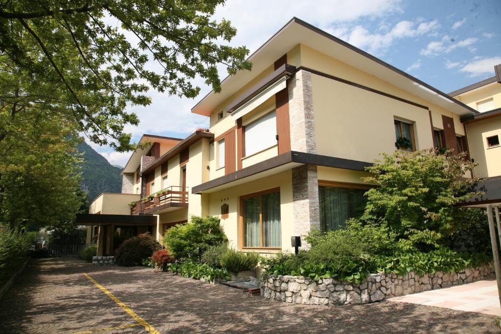 Albergo Benito Ponte nellʼAlpi Exteriér fotografie
