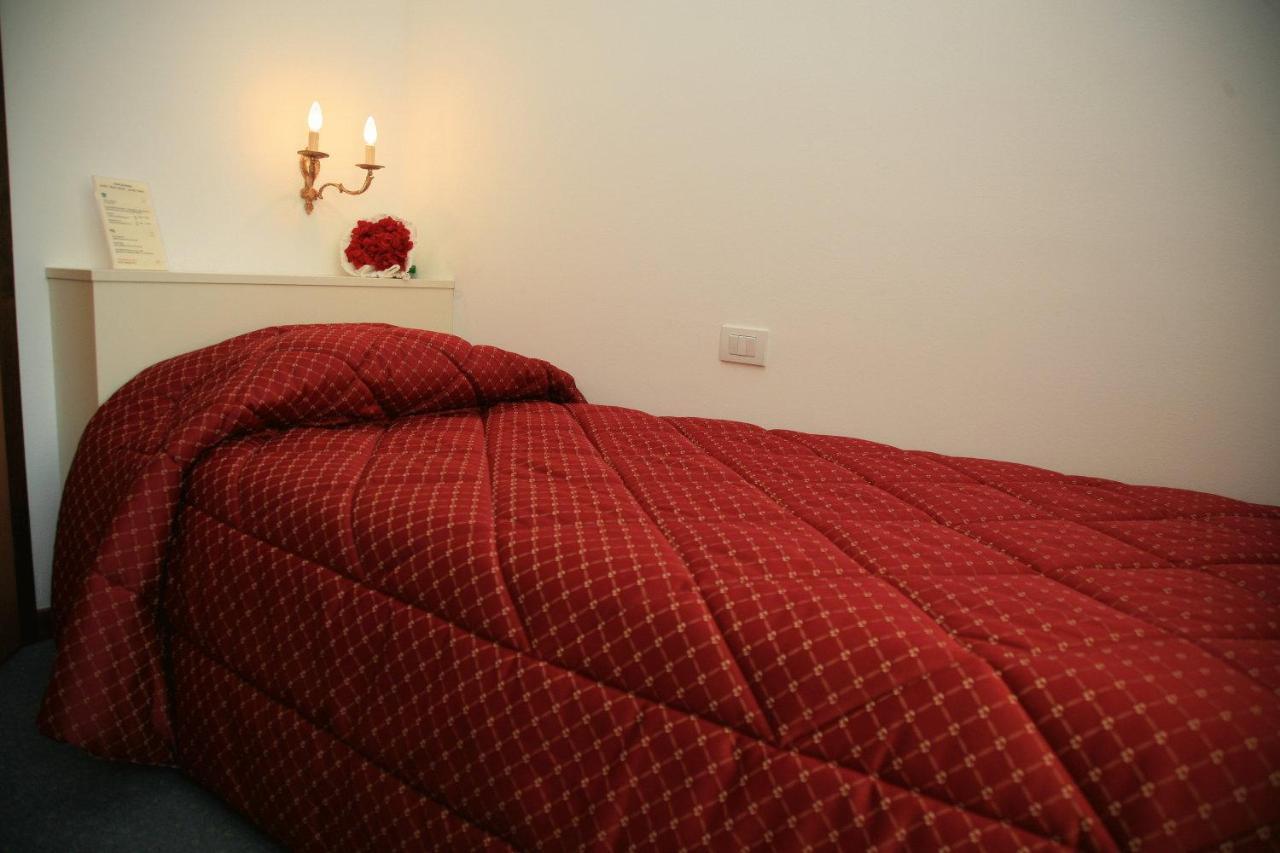 Albergo Benito Ponte nellʼAlpi Pokoj fotografie